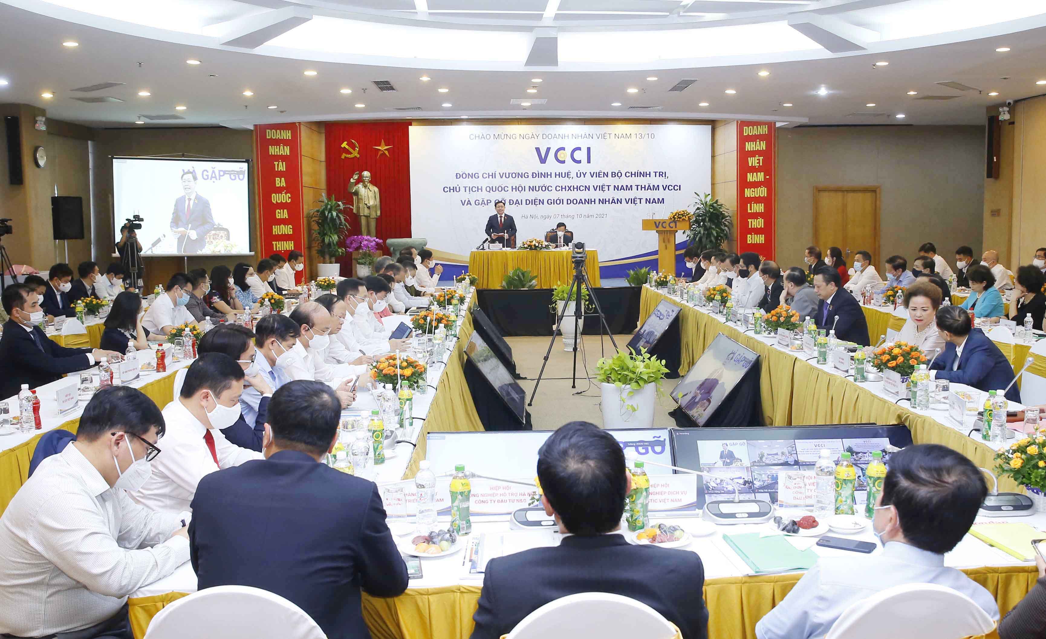 CHỦ TỊCH QUỐC HỘI VƯƠNG ĐÌNH HUỆ KẾT LUẬN TẠI CUỘC LÀM VIỆC VỚI VCCI VÀ GẶP GỠ ĐẠI DIỆN DOANH NHÂN VIỆT